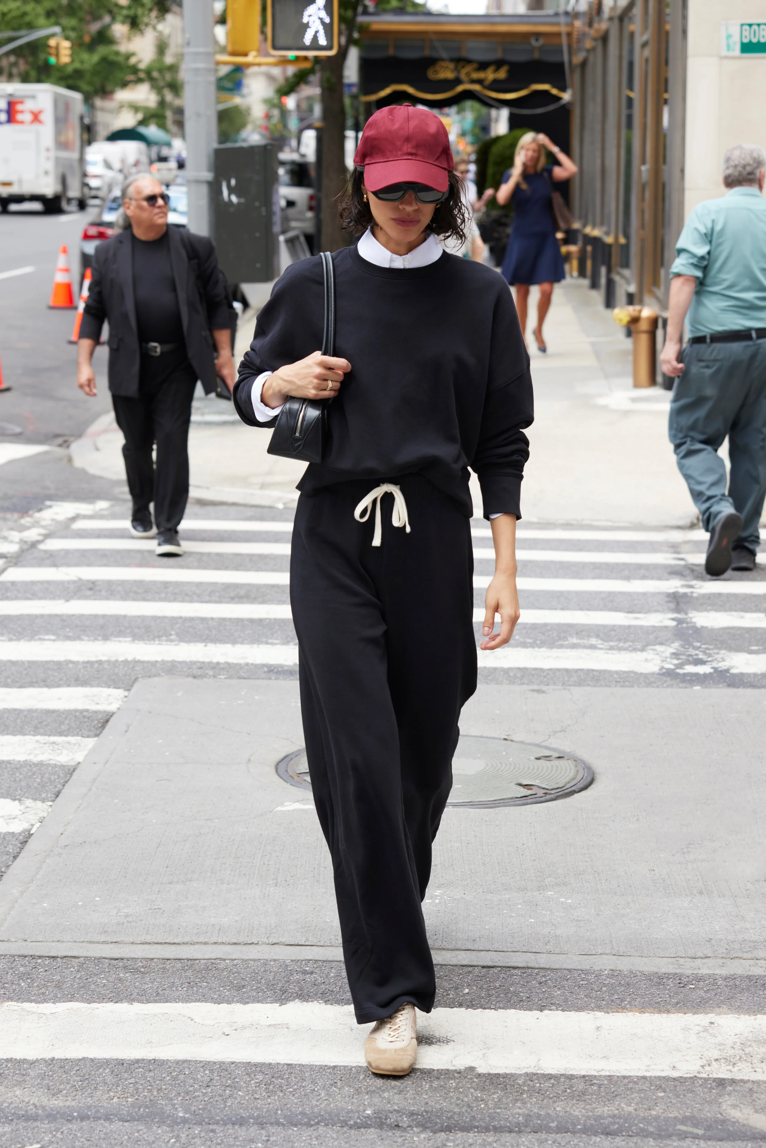 The Everyday Sweatshirt in Black - Image 3
