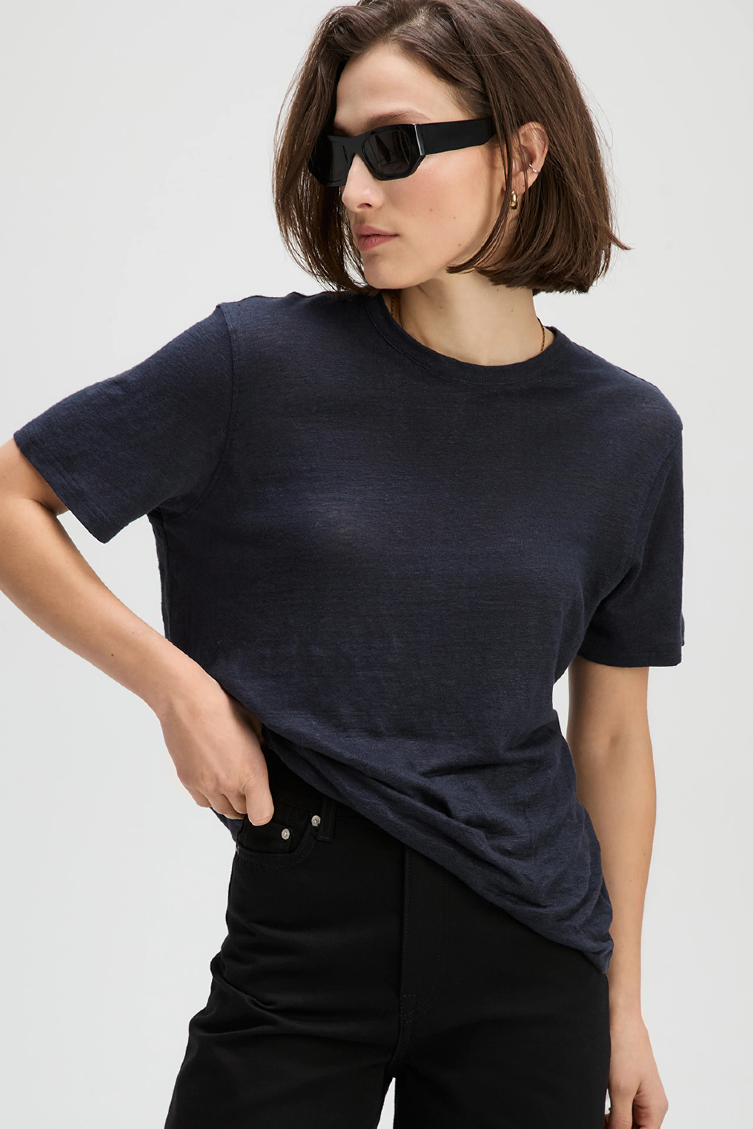 The Linen Perfect Tee in Navy - Image 3